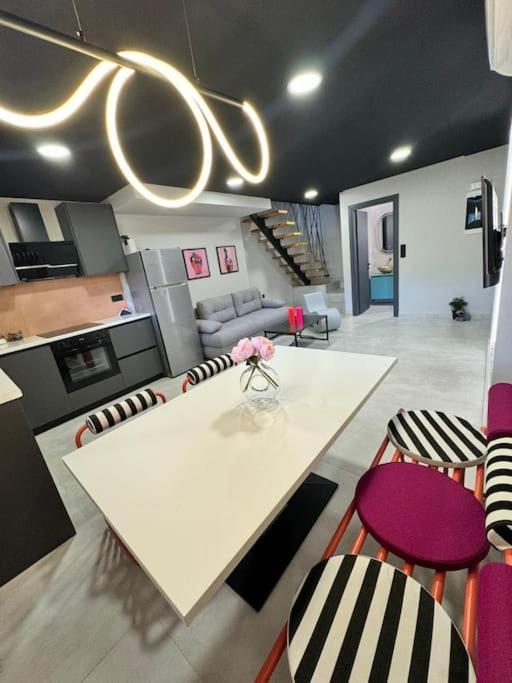 Pop Art Maisonette อิโออันนินา ภายนอก รูปภาพ